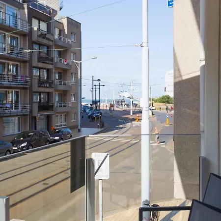 Riva Spacious And Modern With Location Apartment