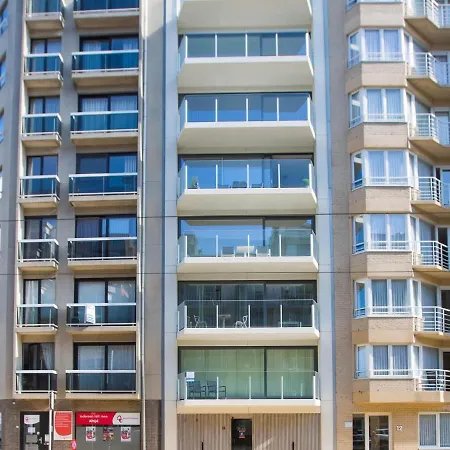 Riva Spacious And Modern With Location Apartment