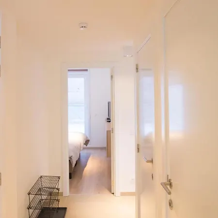 Riva Spacious And Modern With Location Apartment *