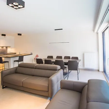 Riva Spacious And Modern With Location