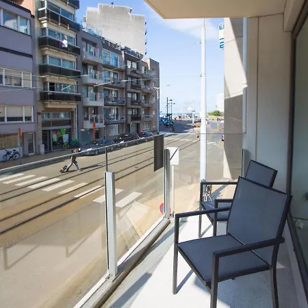Riva Spacious And Modern With Location Apartment