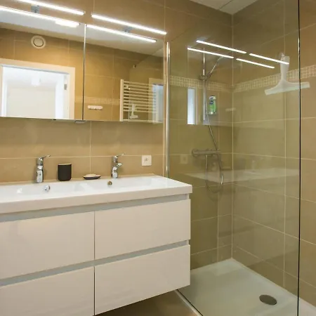 Riva Spacious And Modern With Location *