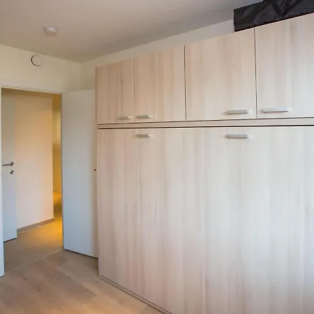 Riva Spacious And Modern With Location