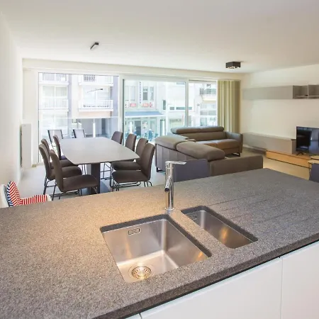 Riva Spacious And Modern With Location Apartment *